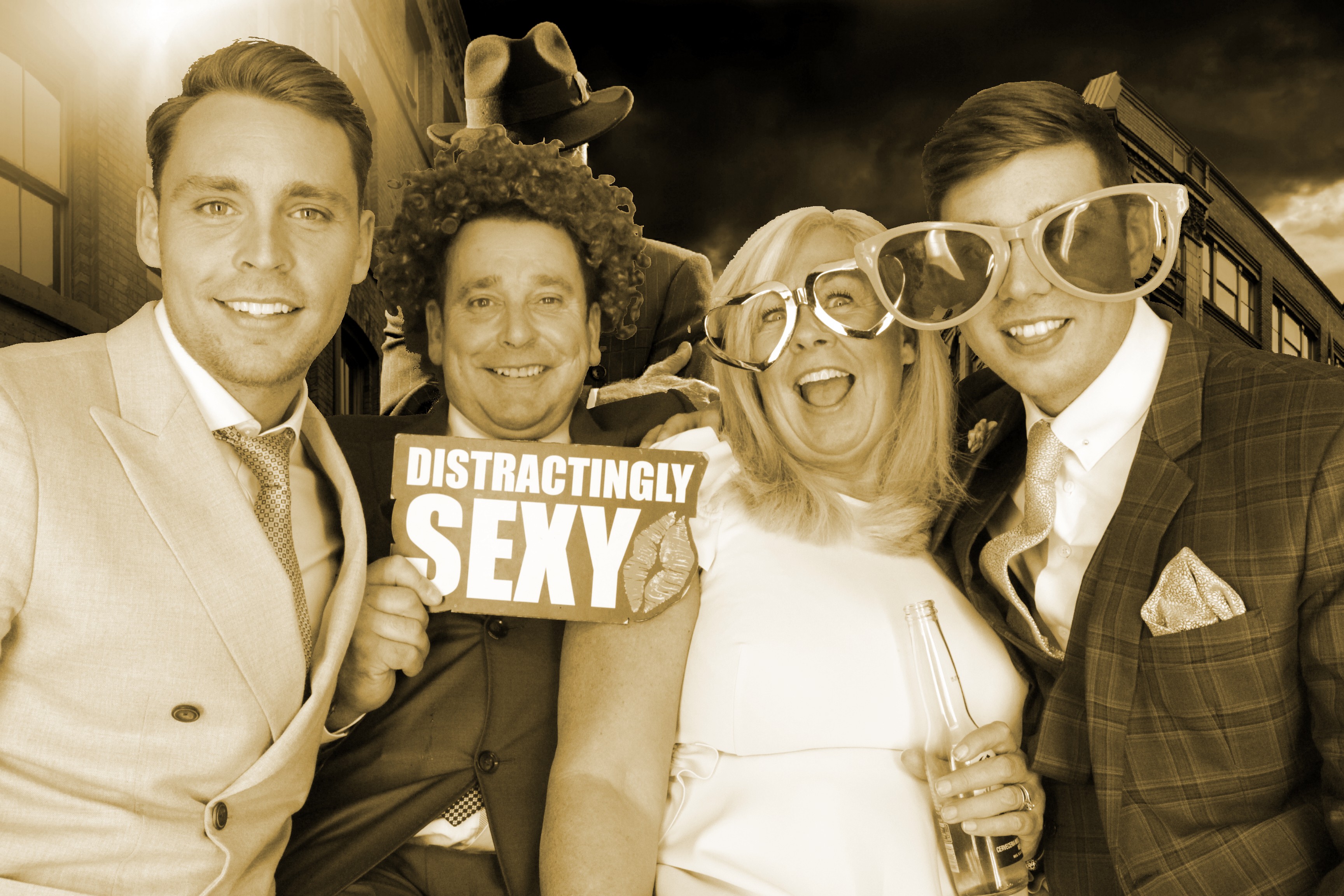 Mr & Mrs Hillier | View more photos from the event at gallery.myphotoboothexperience.co.uk/u/MyPhotoBoothExperienceLtd/Mr-Mrs-Hillier